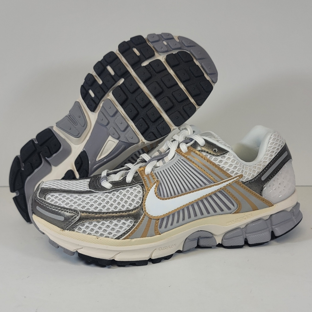 Mens Size 8 Nike Air Zoom Vomero 5 Metallic Pewter Gold Sneakers Shoes Wmns 9.5
